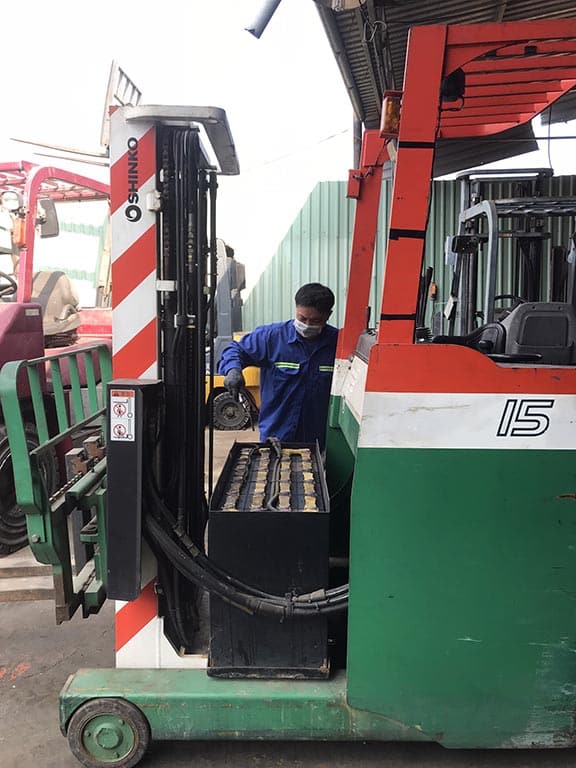 Bảo dưỡng xe nâng điện đứng lái