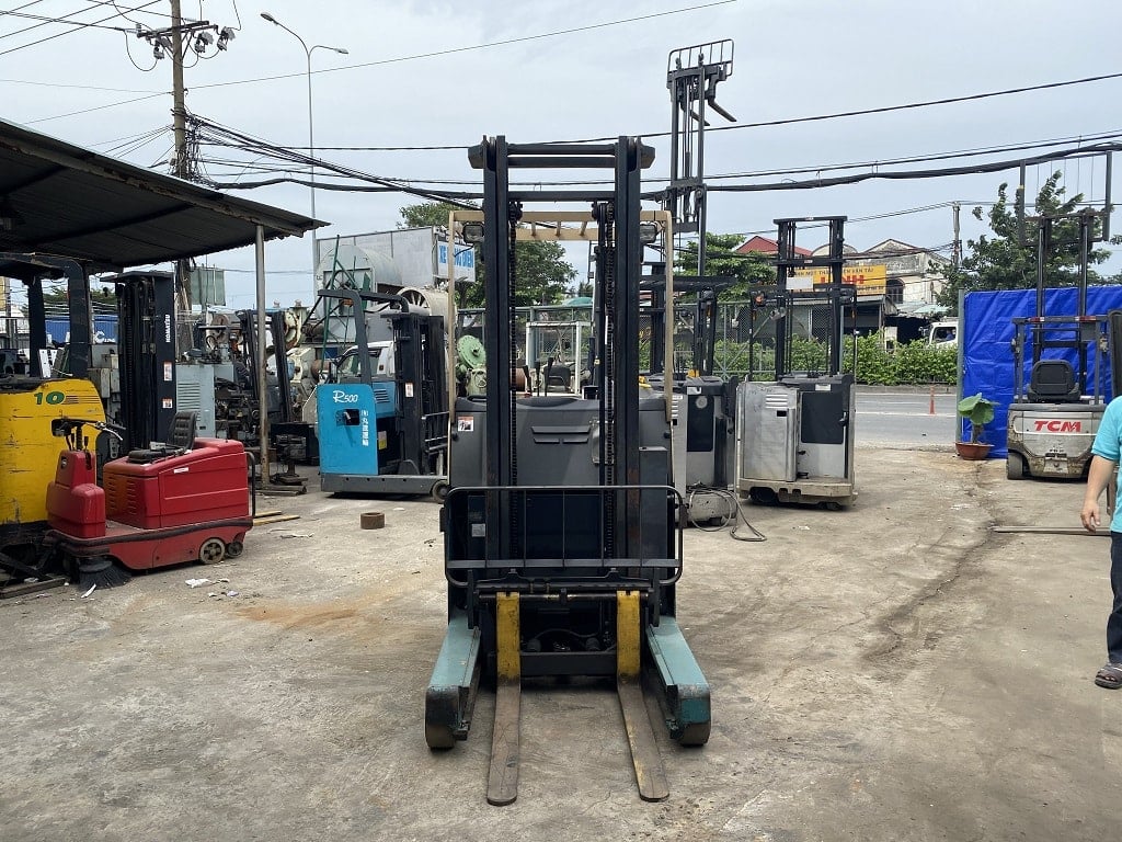 Komatsu Reach Truck