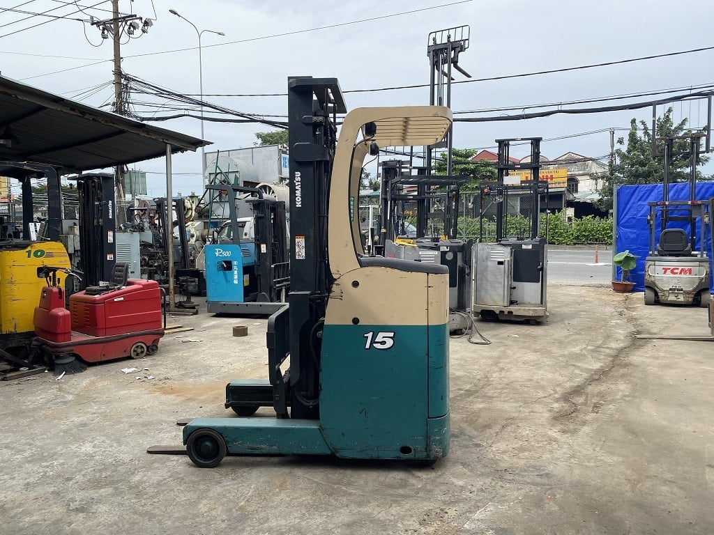 Komatsu Reach Truck