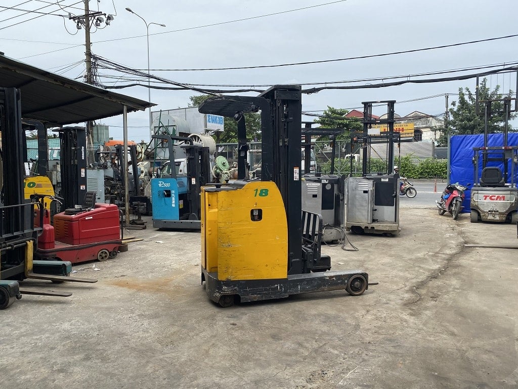 Komatsu Reach Truck