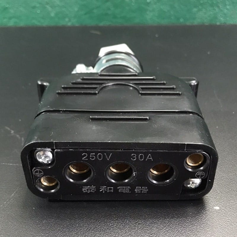 Giắc cắm sạc 30A