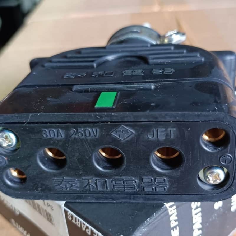 Giắc cắm sạc 30A 250V