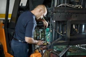 bảo trì xe nâng dầu