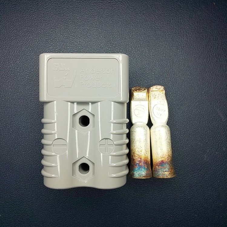 Giắc cắm sạc bình 175A