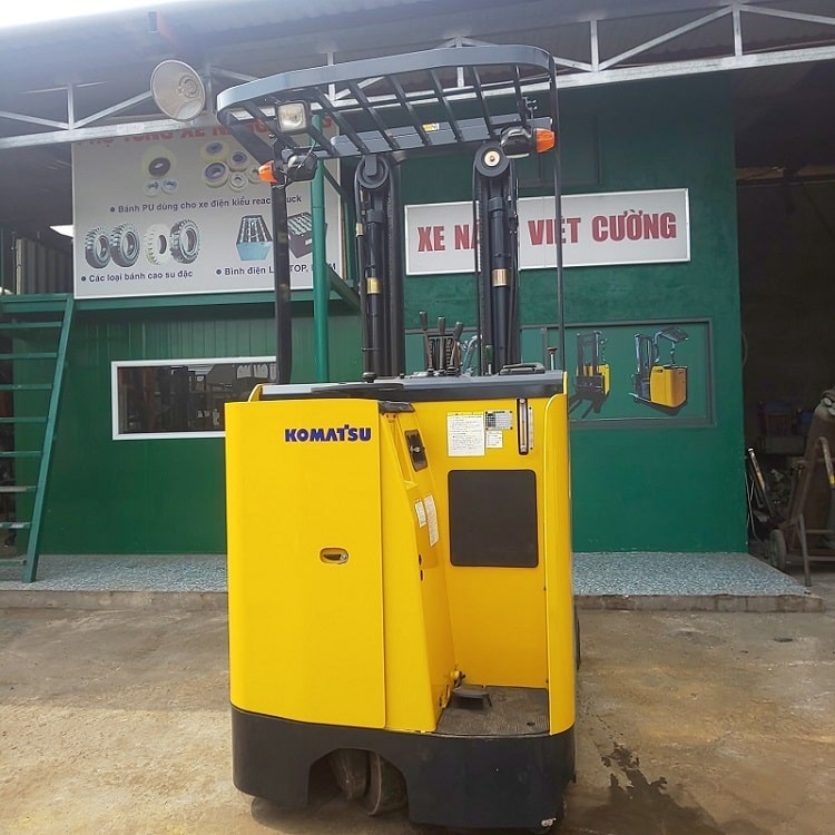 xe nâng điện Komatsu