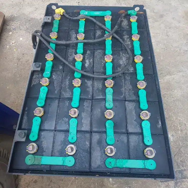 Sửa bình ắc quy xe nâng