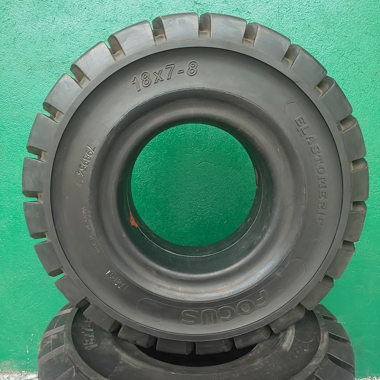 Vỏ đặc xe nâng tại Bàu Bàng