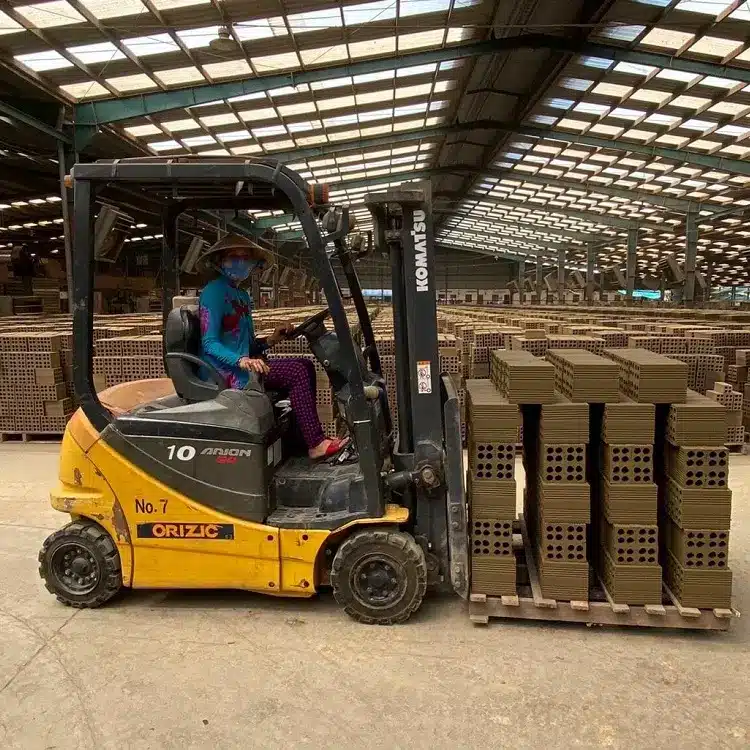 xe nâng hàng bằng điện