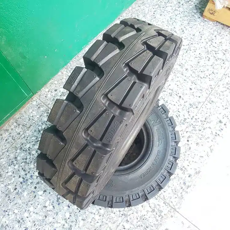 Thay bánh xe nâng