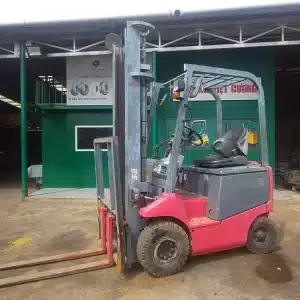 Xe nâng điện thời giá xăng tăng