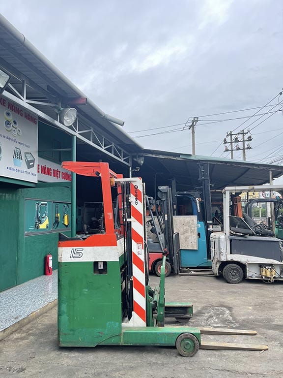 Xe nâng điện đứng lái Shinko
