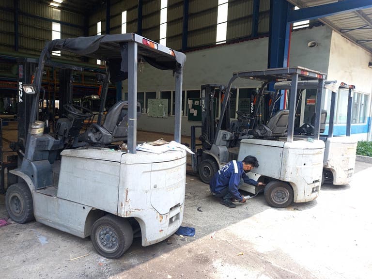 châm mỡ bò xe nâng tại Trà Vinh