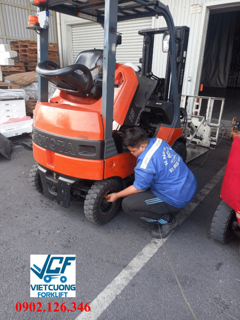 Dịch vụ sửa chữa xe nâng tại nhà.