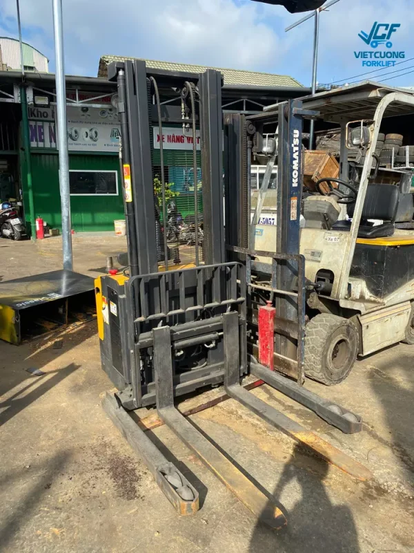 Xe nâng pallet 1.5 tấn bị hư hỏng